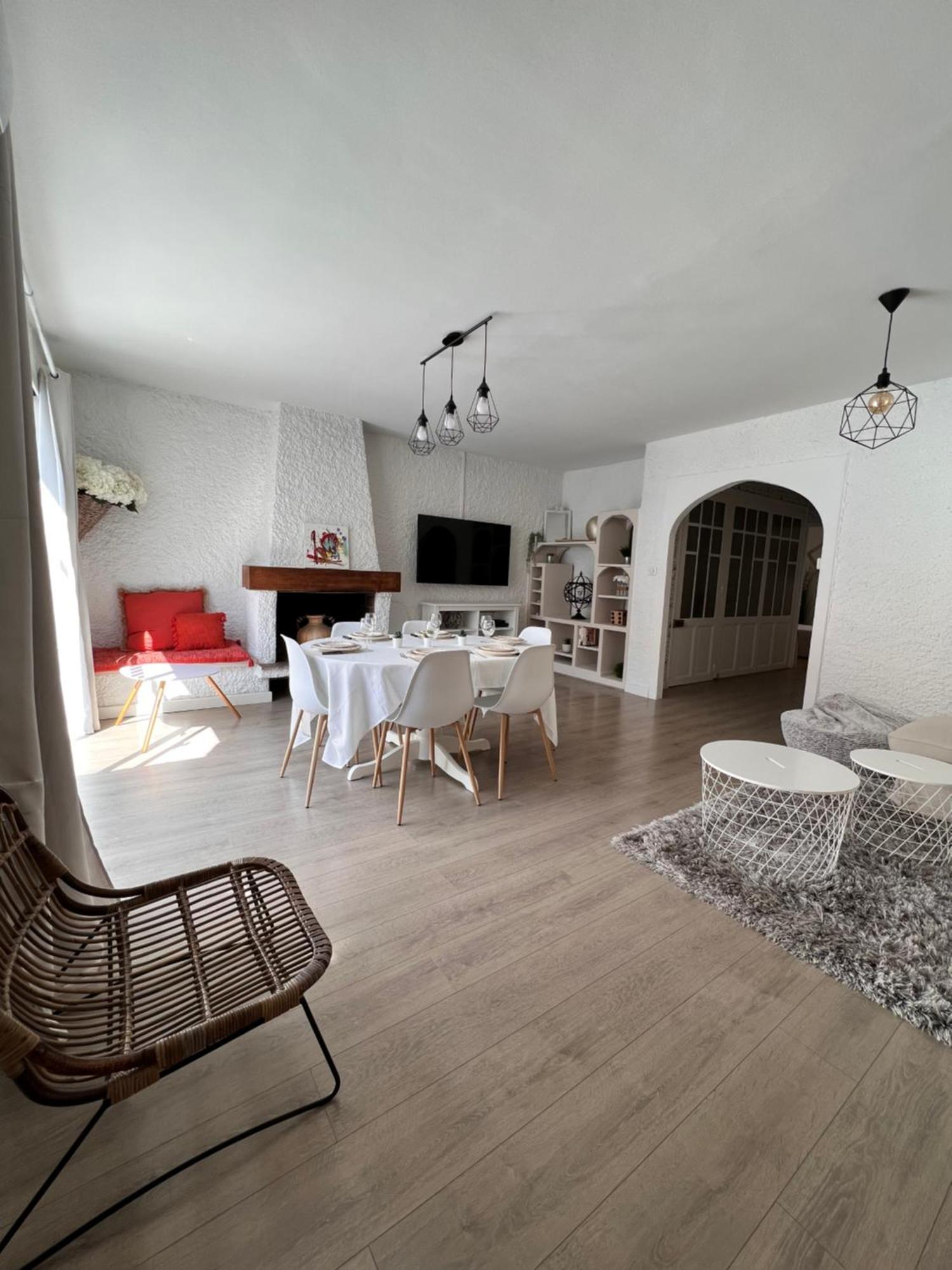 Gorgeous Town House Villa นาร์บอนน์ ภายนอก รูปภาพ